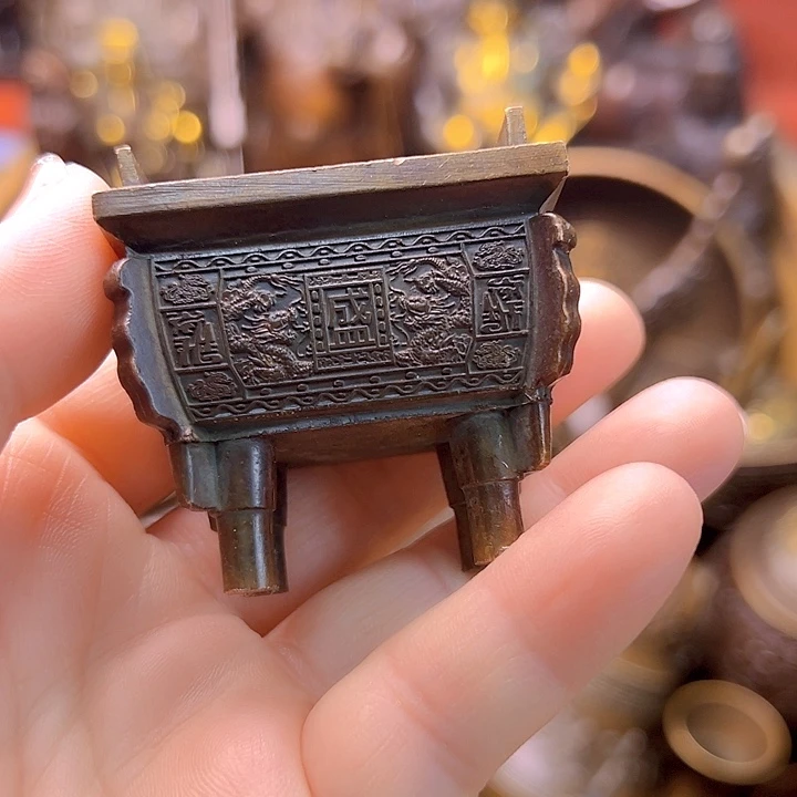 铜2558893366985266555