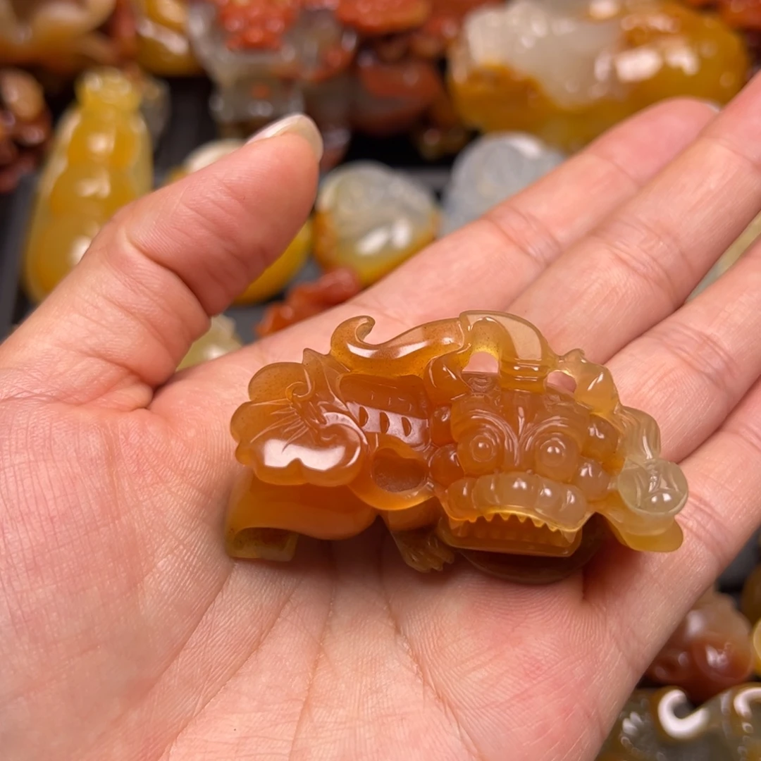 石英质玉（黄龙玉）未镶嵌颈饰
