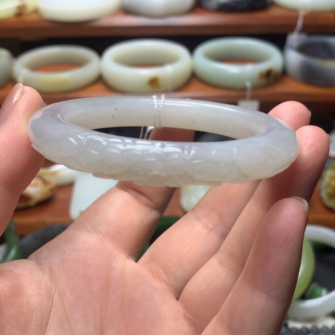 和田玉手镯未镶嵌