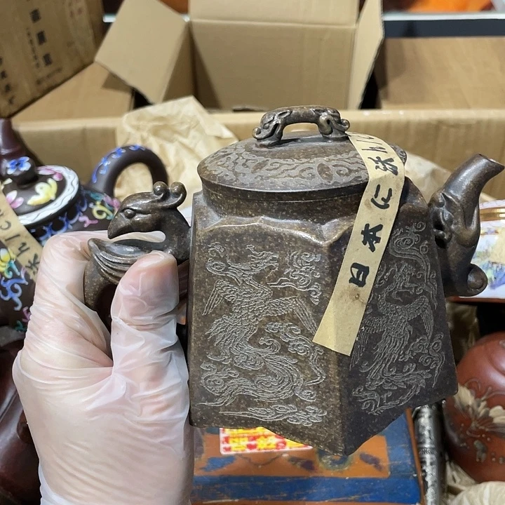 紫砂茶壶原矿泥料，纯手工制作的一把紫砂壶。