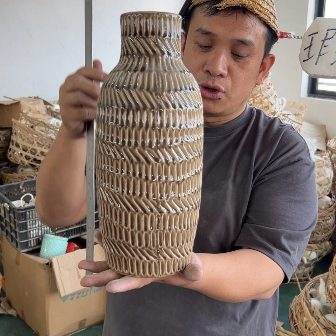 摆件36 号高中低温陶瓷瓶（部分微瑕）