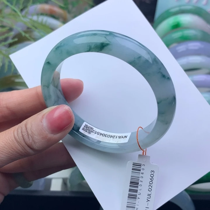 翡翠手镯未镶嵌天然翡翠手镯