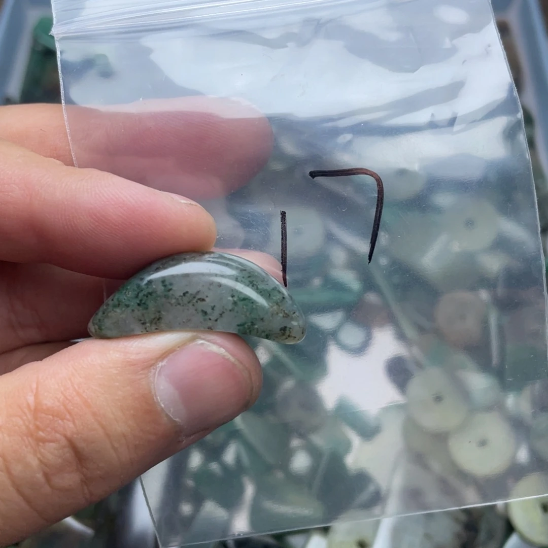 独山玉未镶嵌珠宝半成品