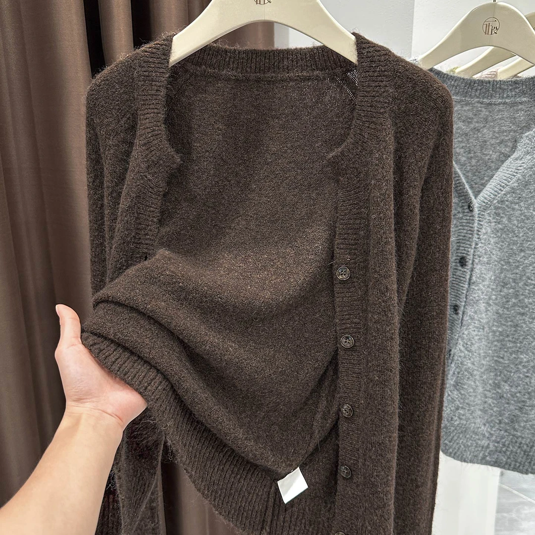 咖色深V领针织开衫外套女2026新款配裙子外搭慵懒风宽松长袖上衣