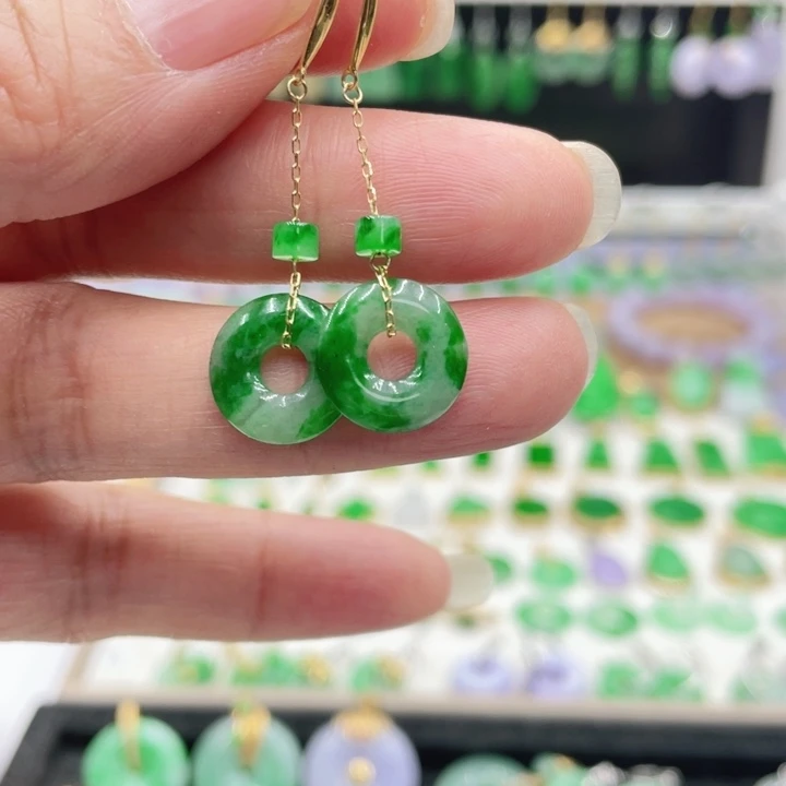 翡翠18K金镶嵌耳饰的