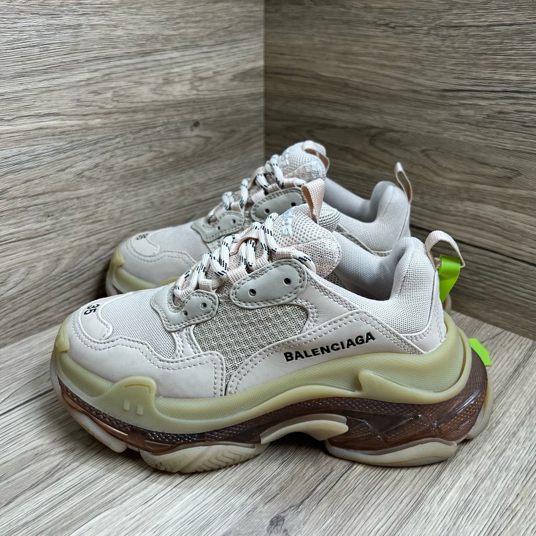 95新 Balenciaga/巴黎世家 Triple S 奶茶色气垫老爹鞋 35码
