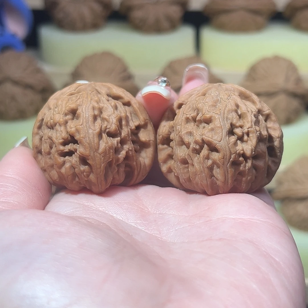 自***你文玩核桃吊坠白狮子