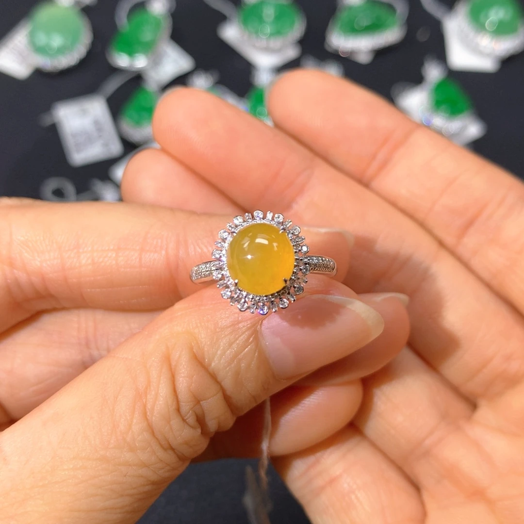 翡翠戒指18K金镶嵌翡翠