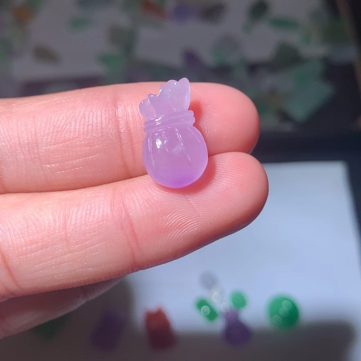 翡翠未镶嵌颈饰挂件