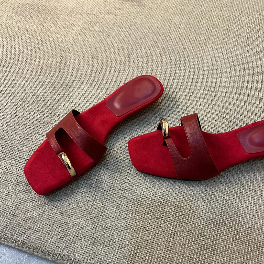 羊皮版~新款设计感露趾平底鞋女金属扣分趾一字拖鞋法式气质凉拖