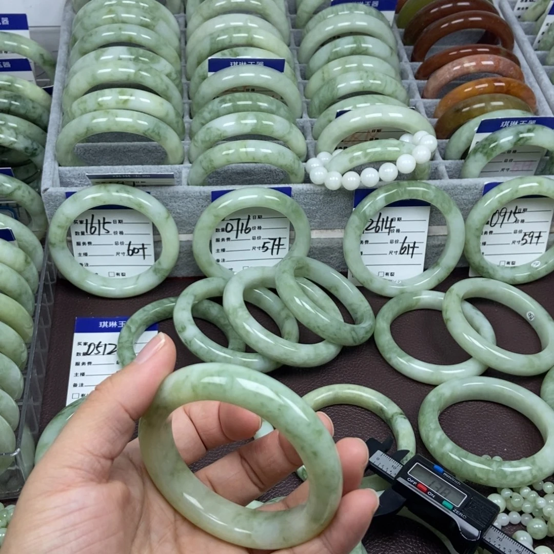 谎***甜未镶嵌蛇纹石玉手镯