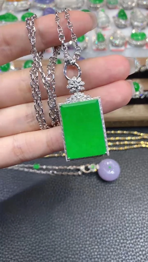 【云中意】18K金镶嵌翡翠无事牌满绿多样性发货——pyd满绿