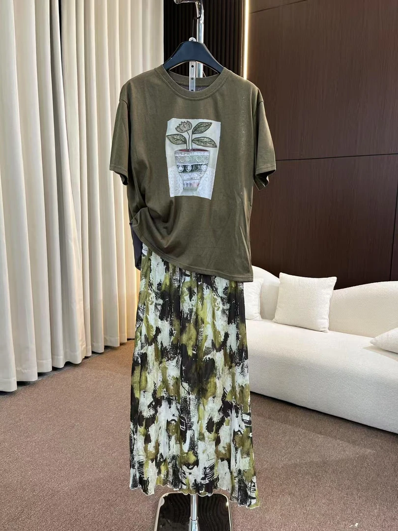 花瓶图案女短T+水波纹立体压褶炒色洗水花半身裙修身梨形身材套装