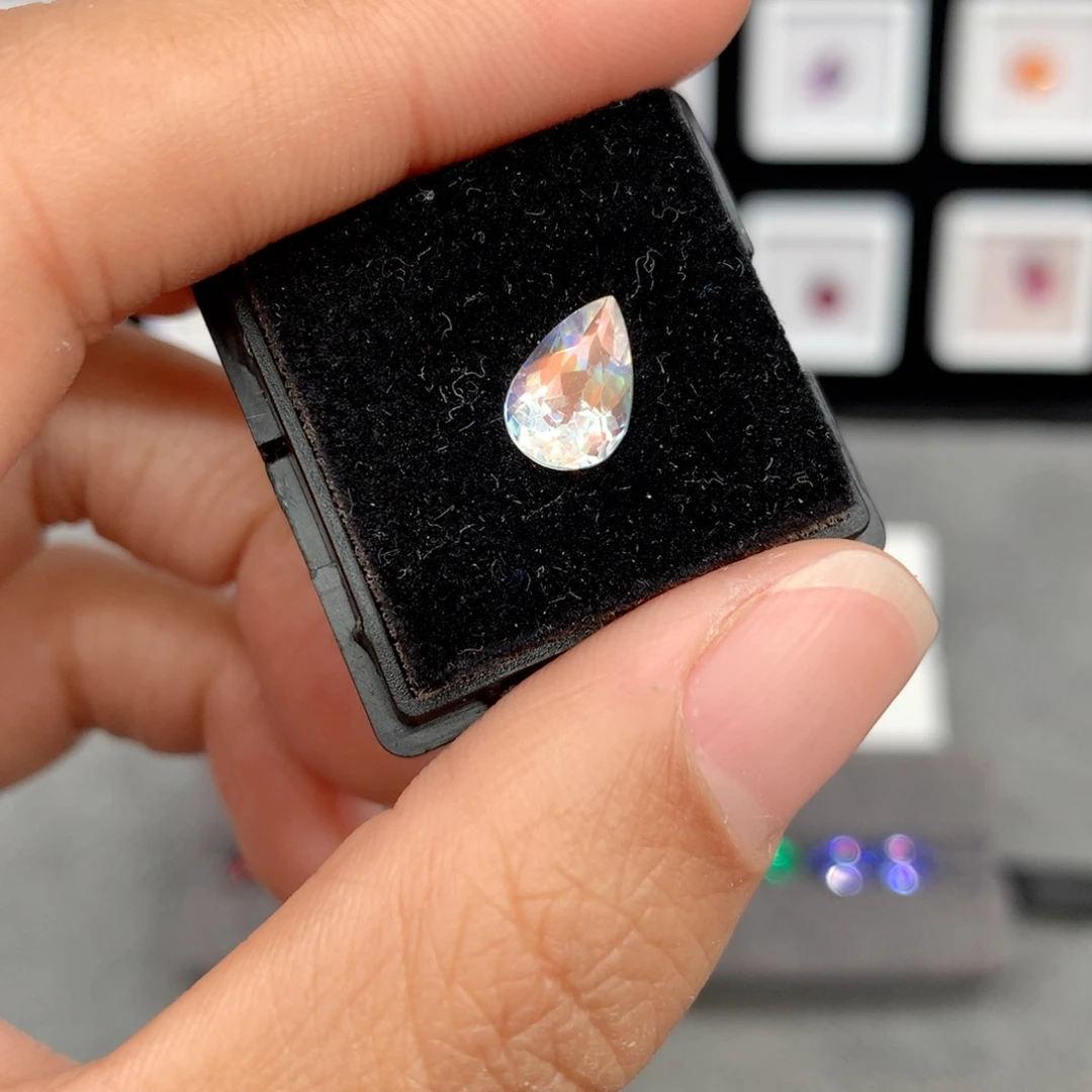 月光石裸石1.41克拉水滴