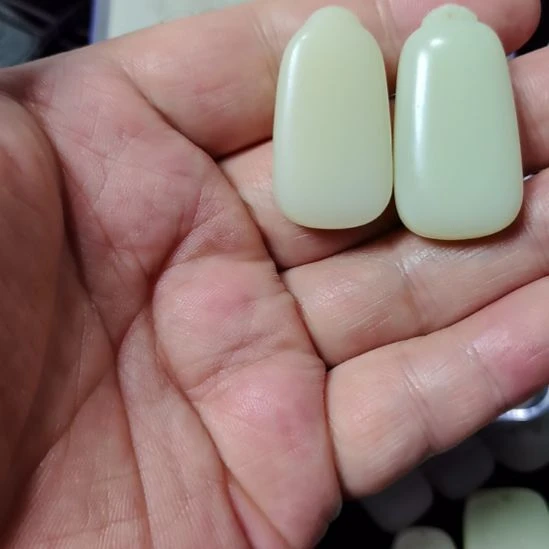 张***依颈饰未镶嵌和田玉