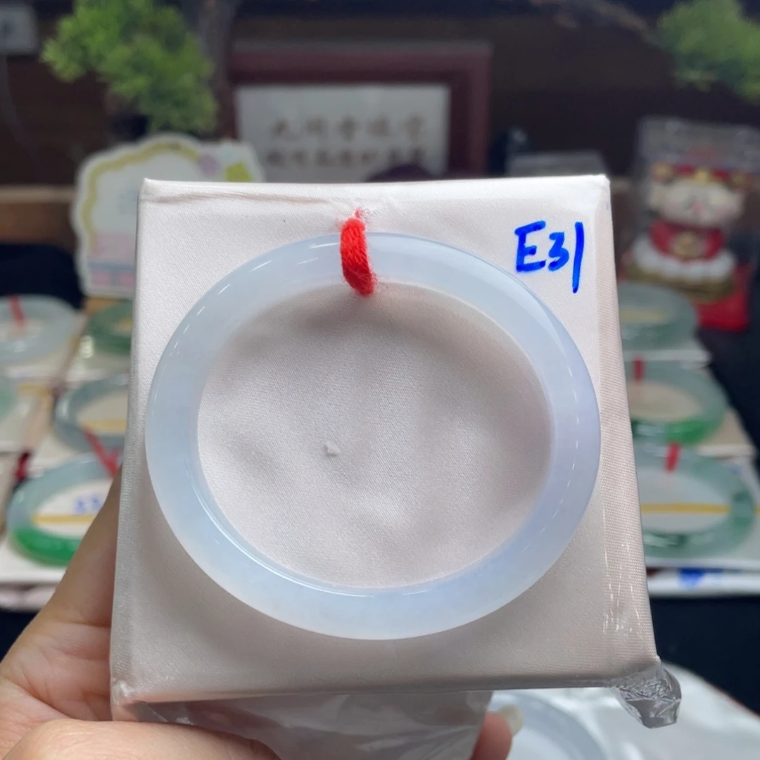 妖***巴翡翠未镶嵌手镯53+贵妃