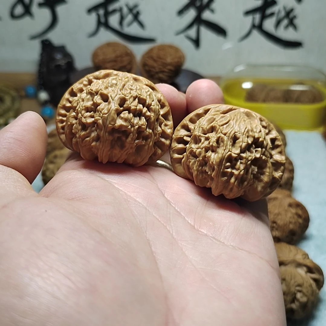 文玩核桃吊坠45闷白