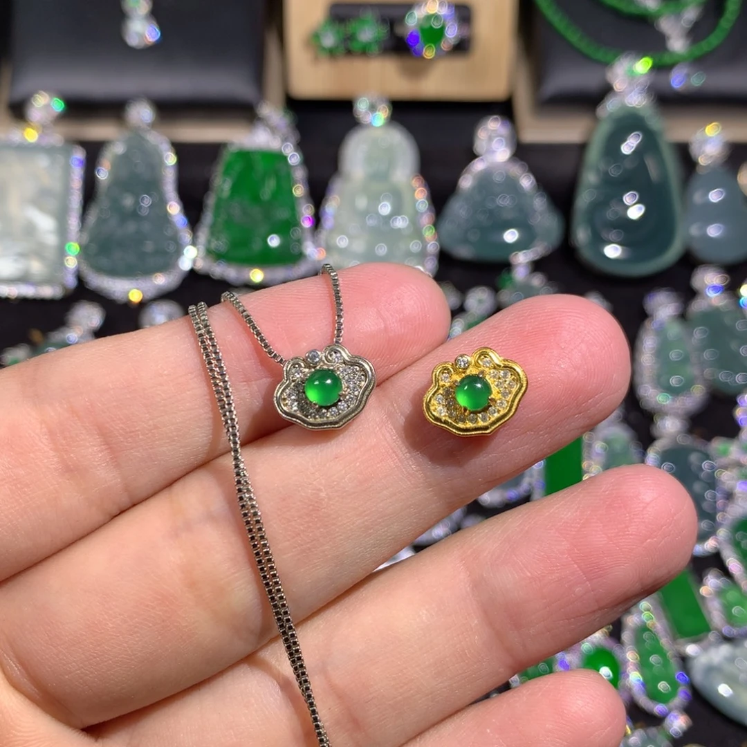 王***子翡翠银S925镶嵌吊坠(赠链)