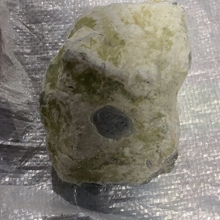 颈饰未镶嵌翡翠定制毛货料子