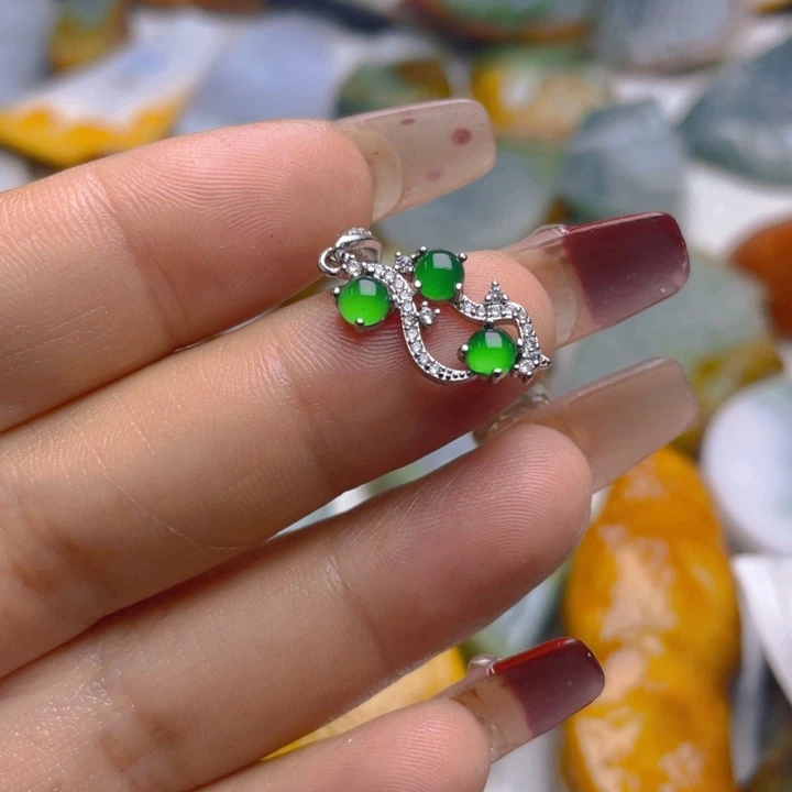 翡翠挂件未镶嵌明*心翡翠