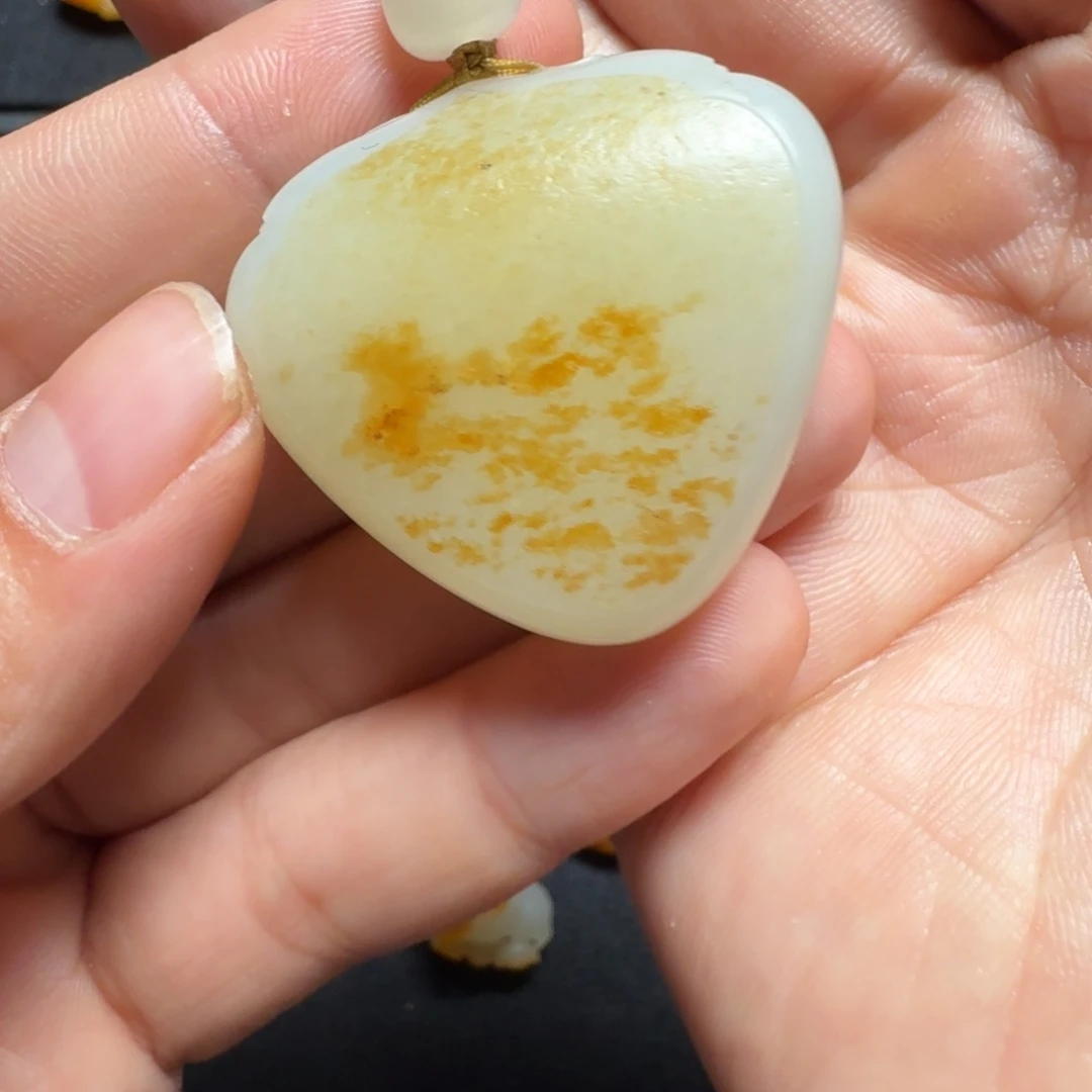 一***辰和田玉未镶嵌挂件