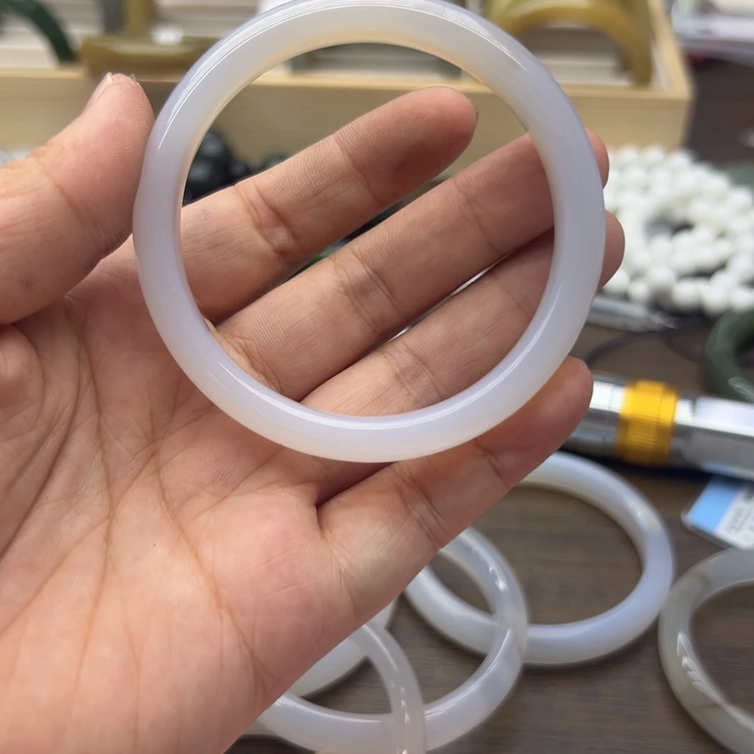 玛瑙/玉髓手镯未镶嵌58圈围136