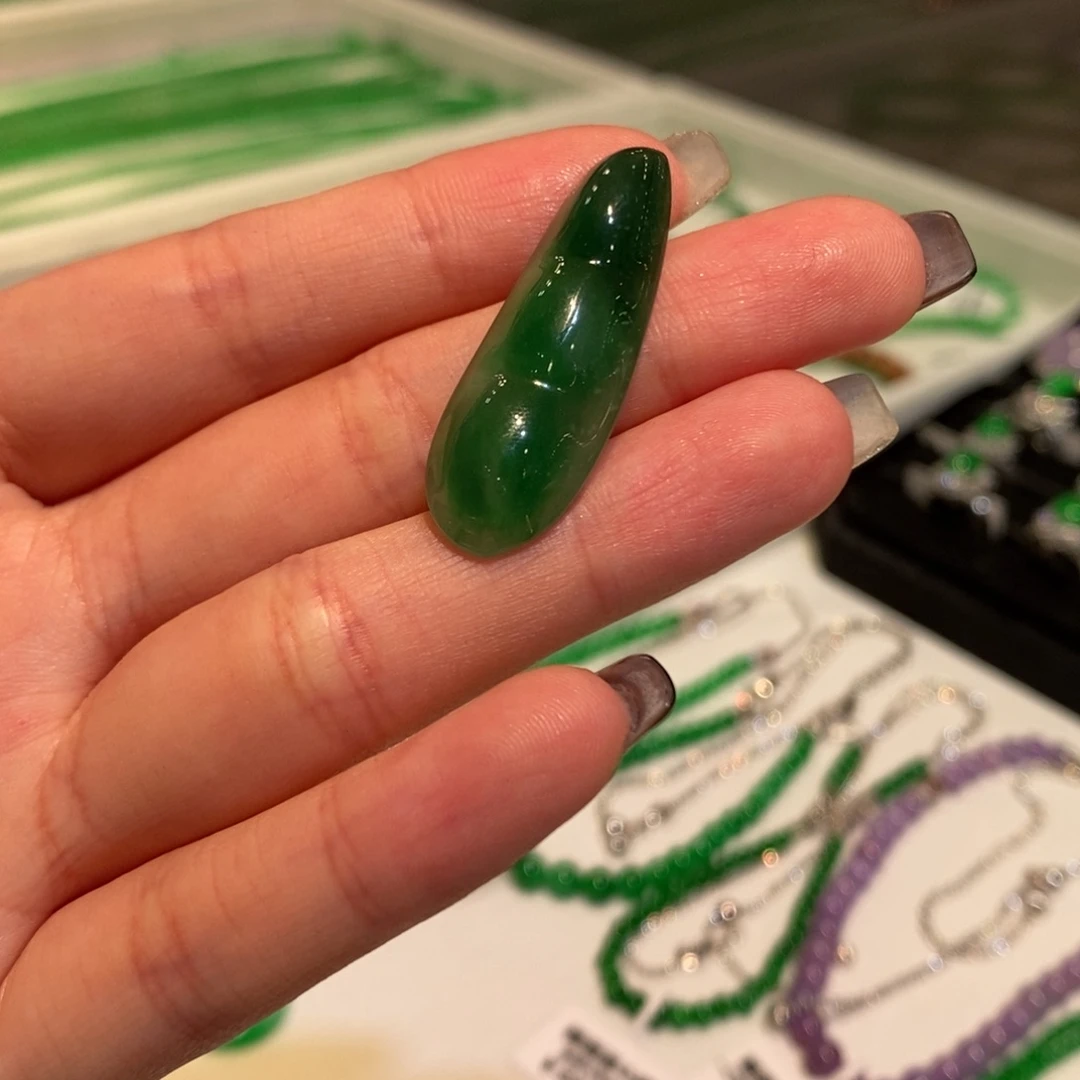 翡翠裸石冰绿豆子吊坠