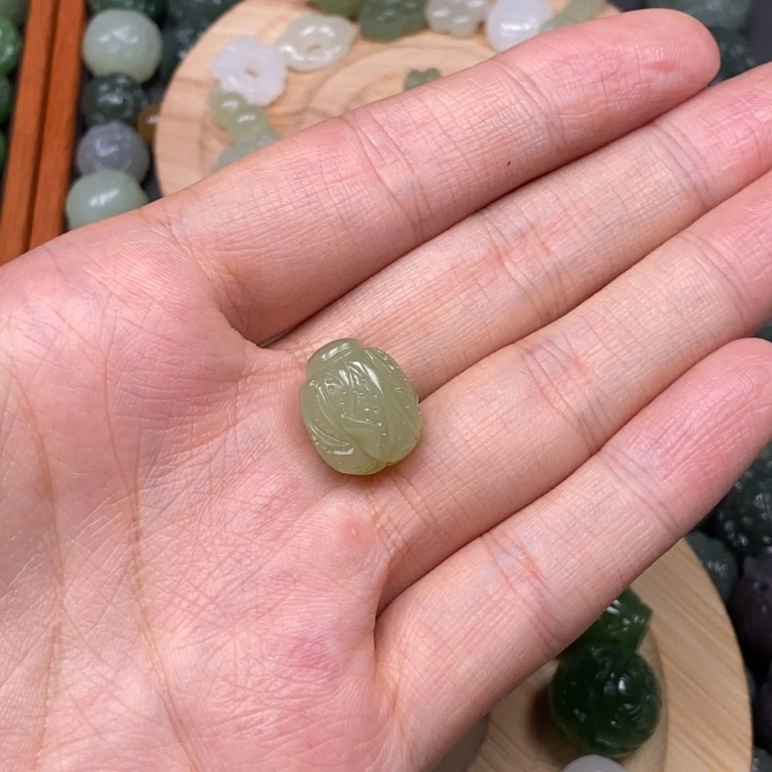 算***了和田玉未镶嵌颈饰