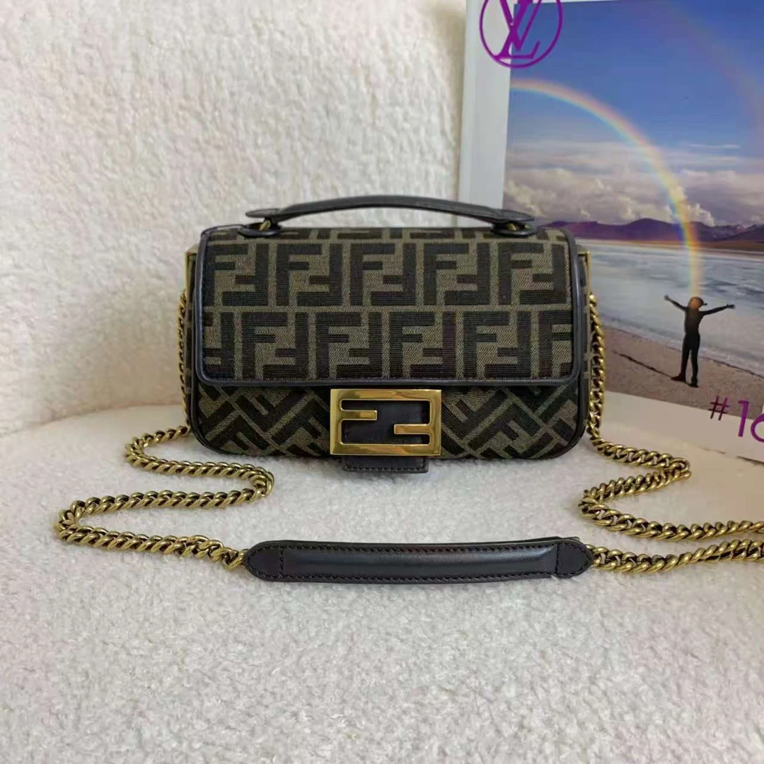 99新 FENDI/芬迪 老花法棍包小号  58127155/代卖服务/12期免息