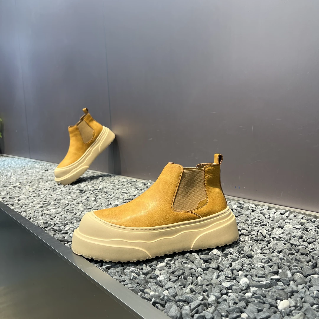 2025广州秋冬款简约高帮套脚软底软面青春百搭休闲时尚潮流马丁靴