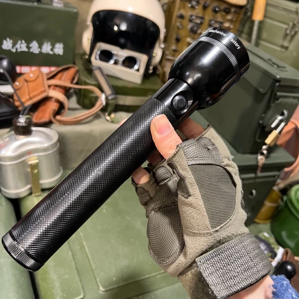 正品黑色手电筒全新库存