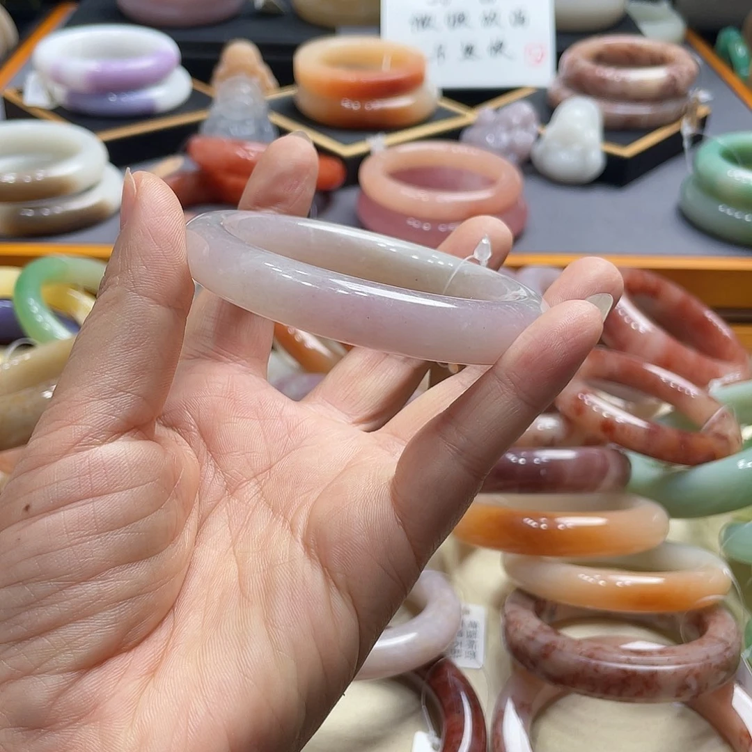 未镶嵌手镯石英岩玉难****?