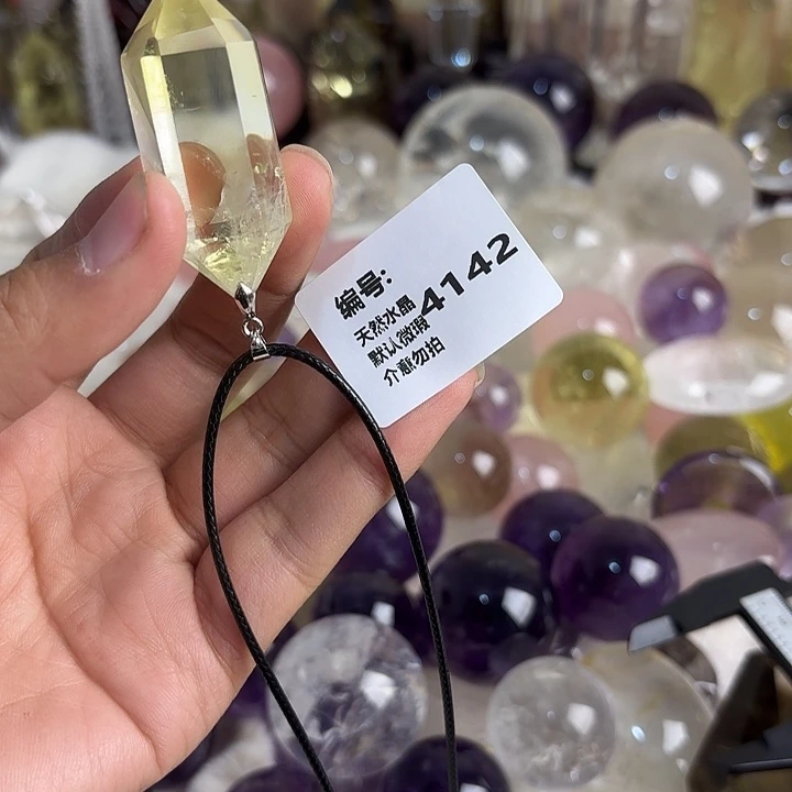 金***哥未镶嵌颈饰水晶吊坠