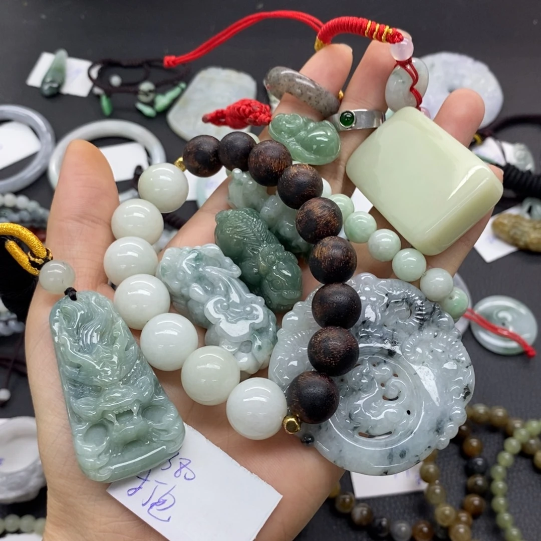 翡翠未镶嵌颈饰打包