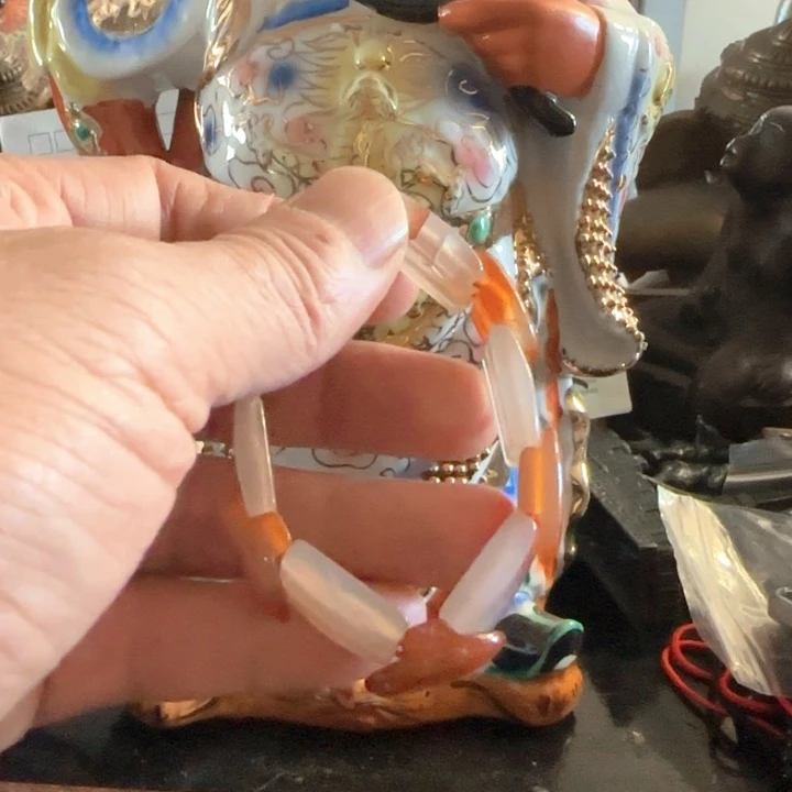 石英质玉颈饰合金