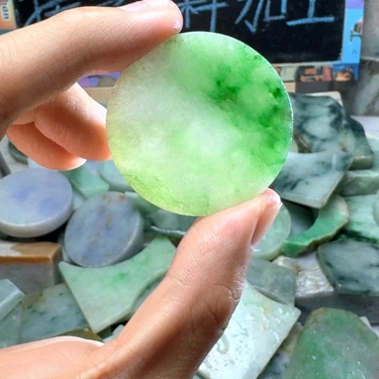 翡翠未镶嵌颈饰28556