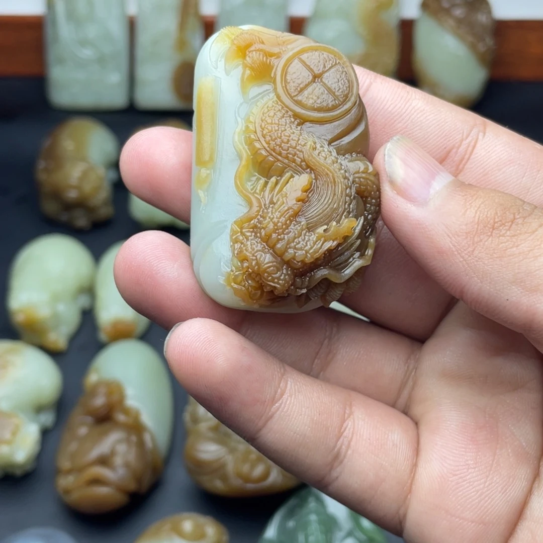 和田玉（糖玉）颈饰未镶嵌淘****摇