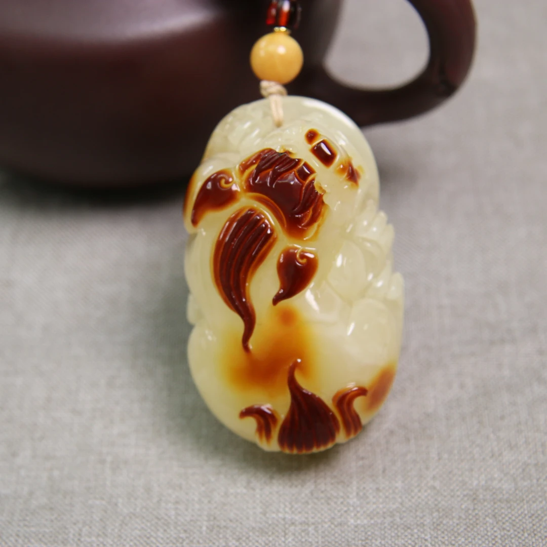 天然原矿蜜蜡精工手工雕刻俏色留皮色貔貅手把挂件吊坠