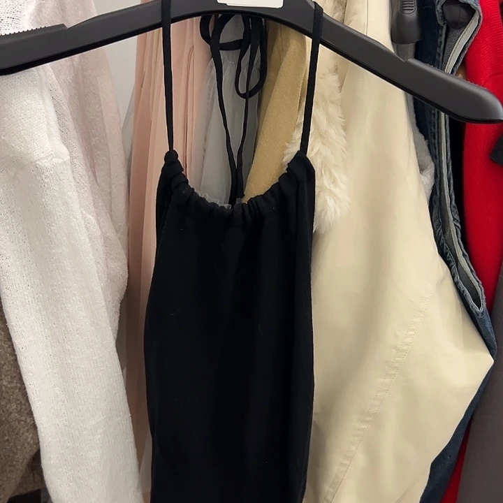 棉今天新款 黑色挂脖针织背心