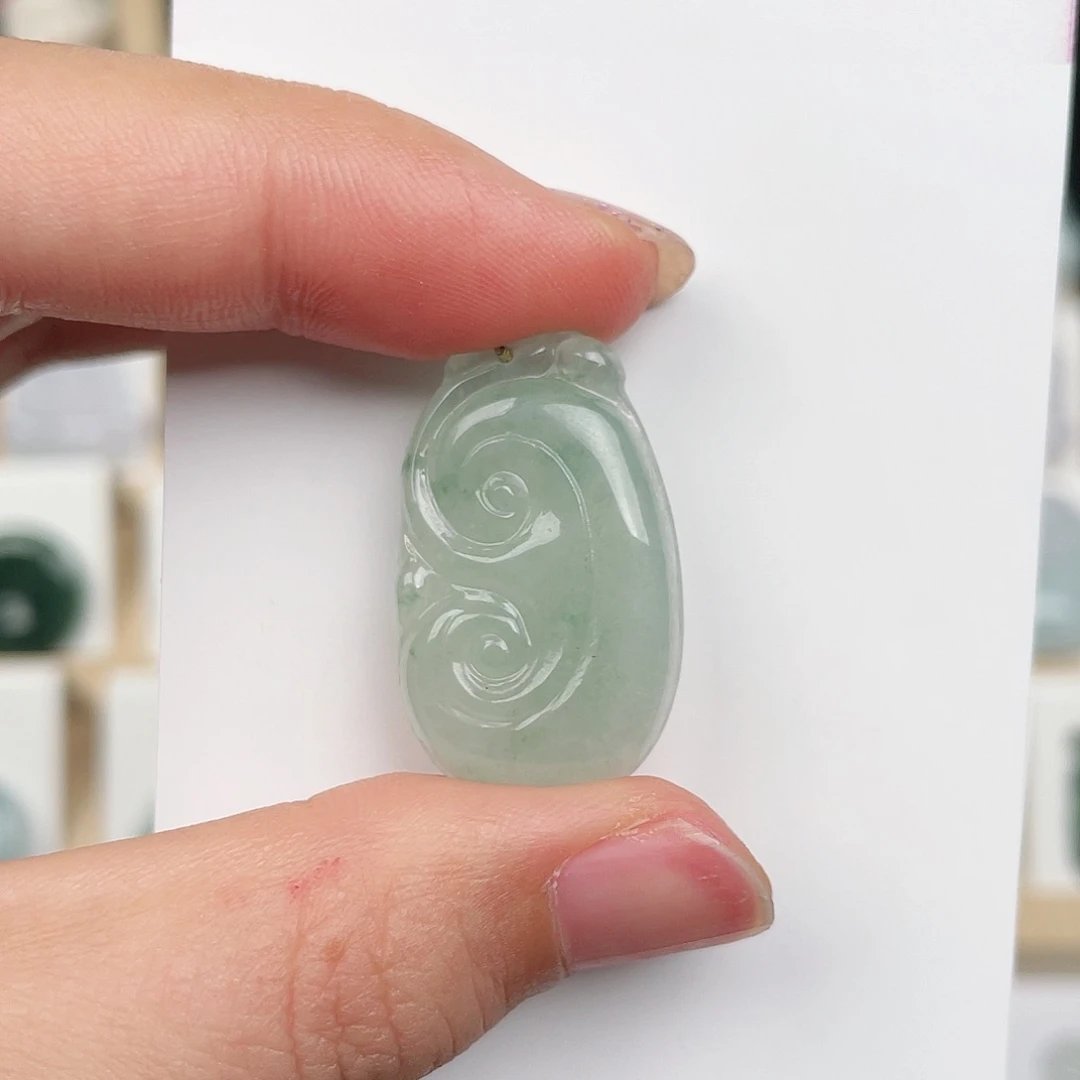 翡翠未镶嵌颈饰如意