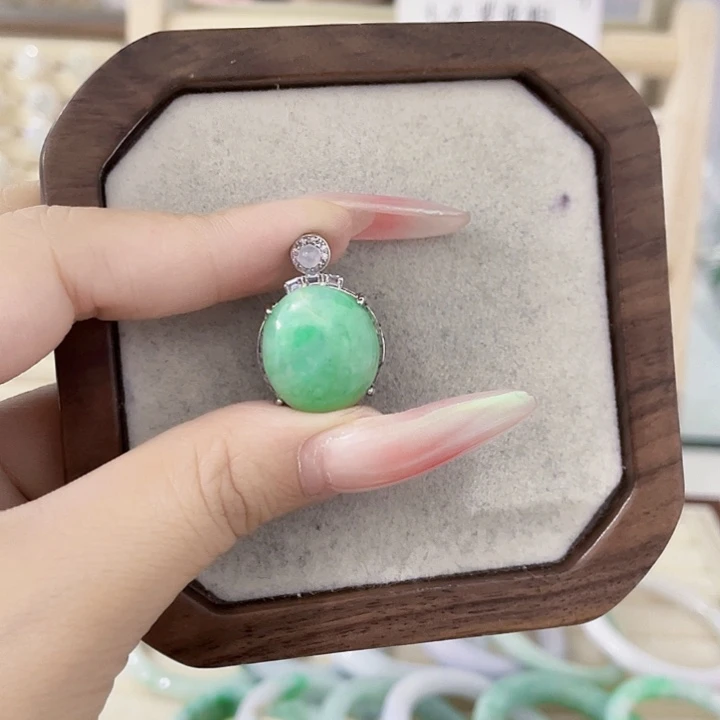 翡翠未镶嵌颈饰天然翡翠Ａ货