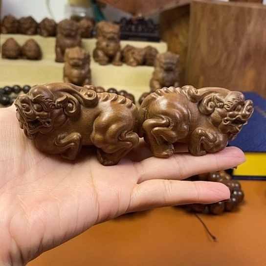老山檀香貔貅手把件一对