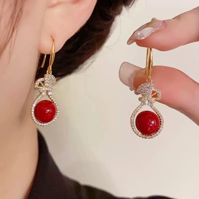 铜合金合成锆石耳饰 精致简约百搭闪亮福袋红色珠珠挂钩耳坠1586