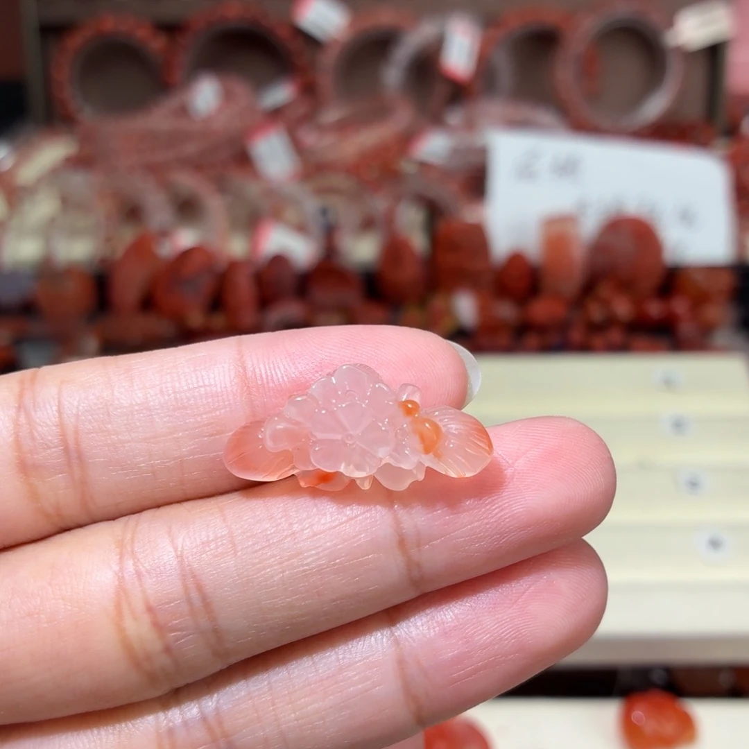 车***一南红玛瑙未镶嵌颈饰花牌