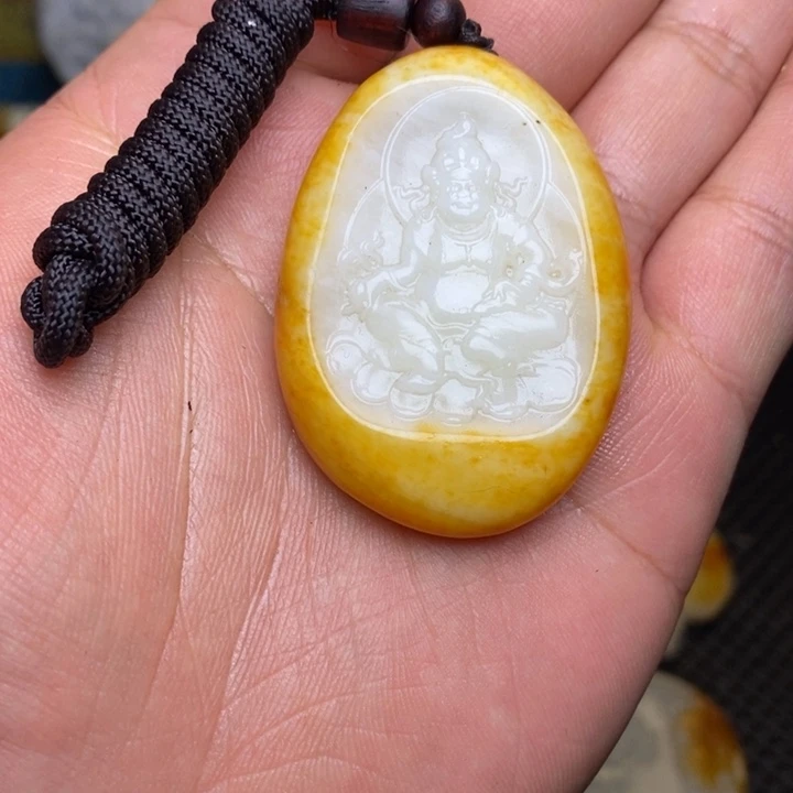 和田玉未镶嵌吊坠(赠链)