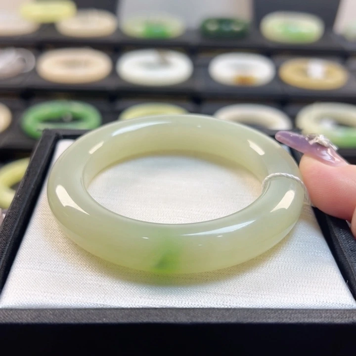 和田玉（翠青玉）手镯未镶嵌