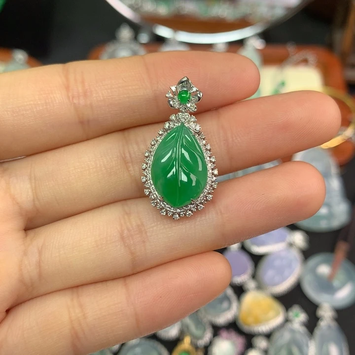 翡翠18K金镶嵌颈饰翡翠