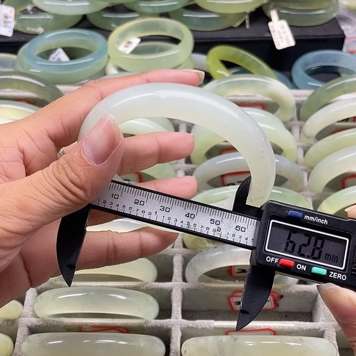 蛇纹石玉未镶嵌手镯228
