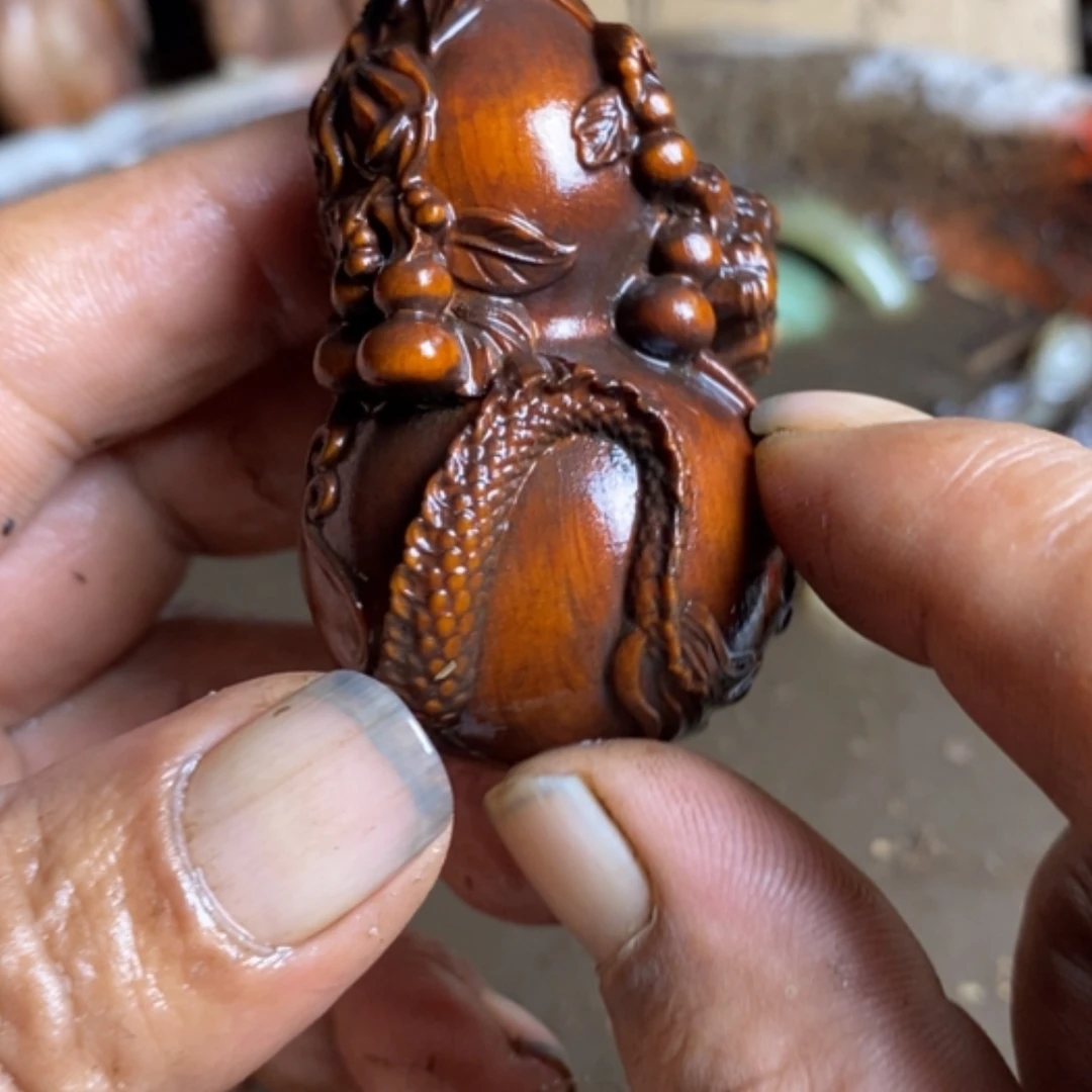 【闪购商品】把件白玉菩提浪**狼