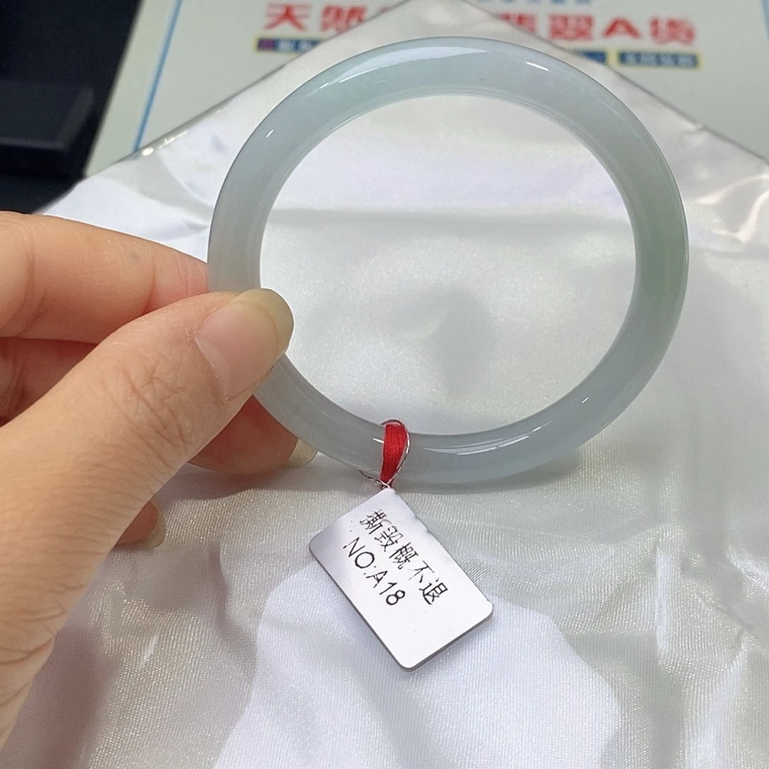 翡翠未镶嵌手镯（圆镯）52